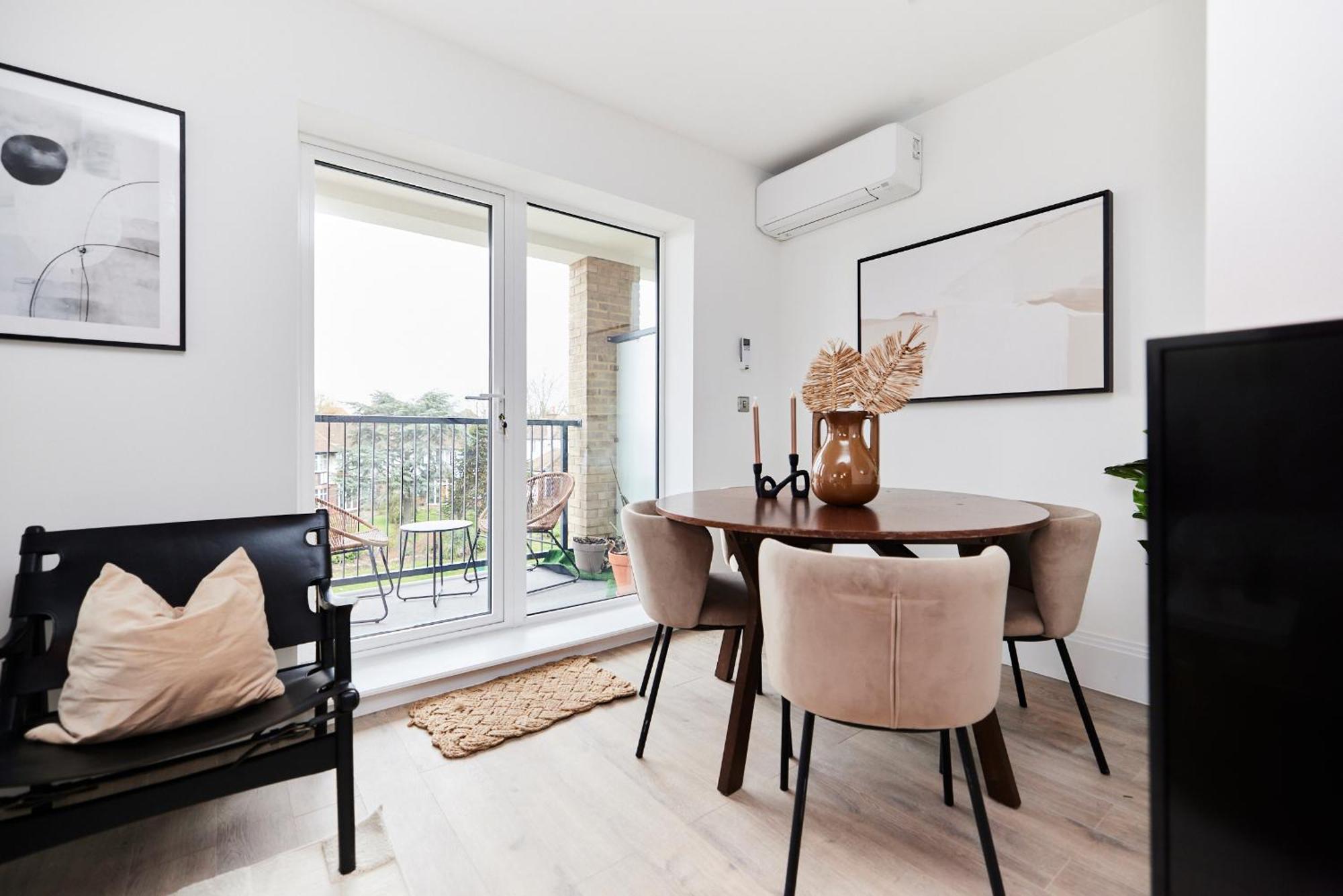 The Wembley Park Corner - Classy 2bdr Flat With Balcony * Londra