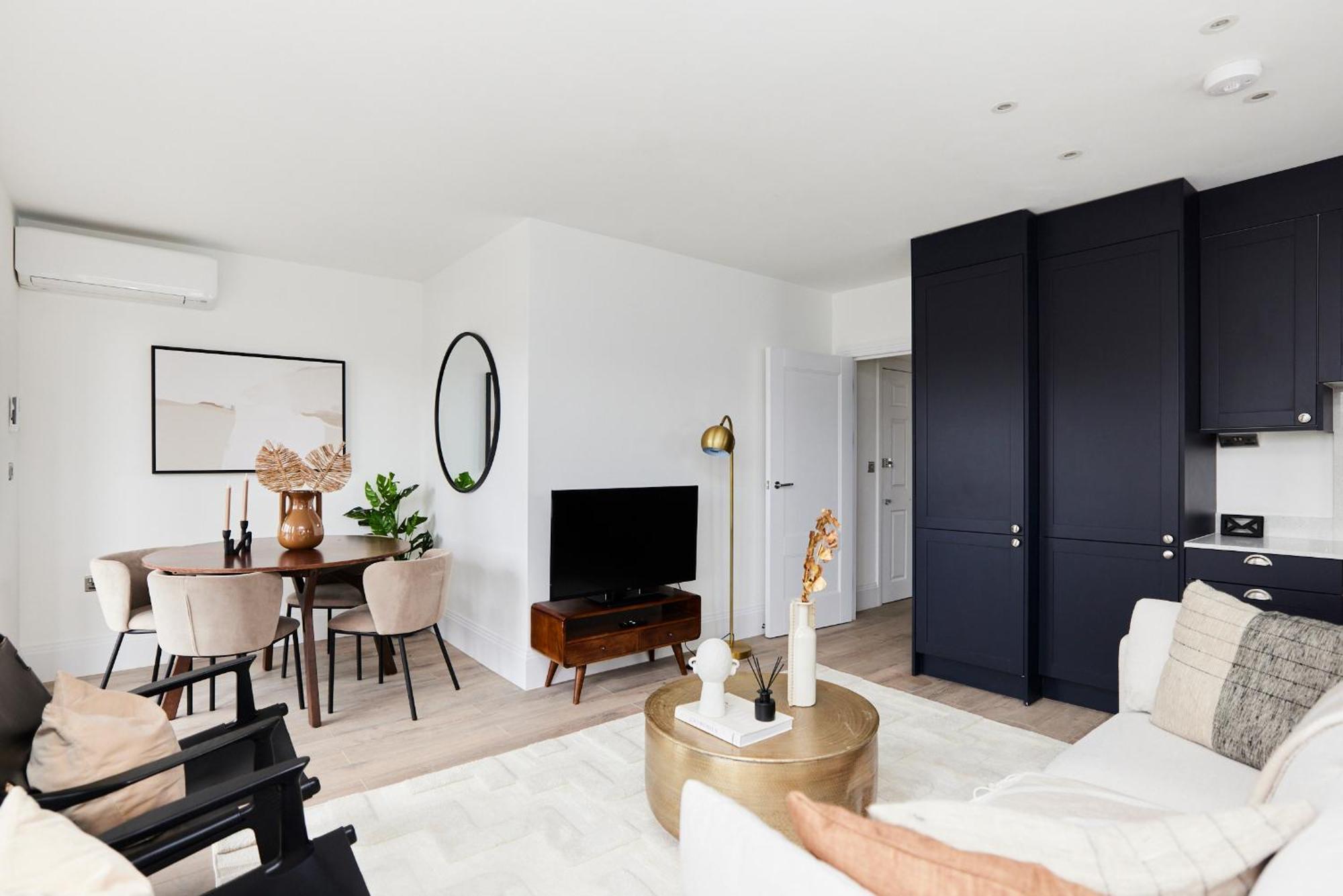 The Wembley Park Corner - Classy 2bdr Flat With Balcony Londra